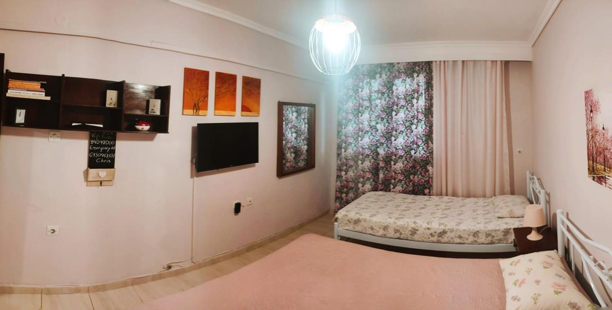 Retro Beach House เนอาเปรามอส ภายนอก รูปภาพ