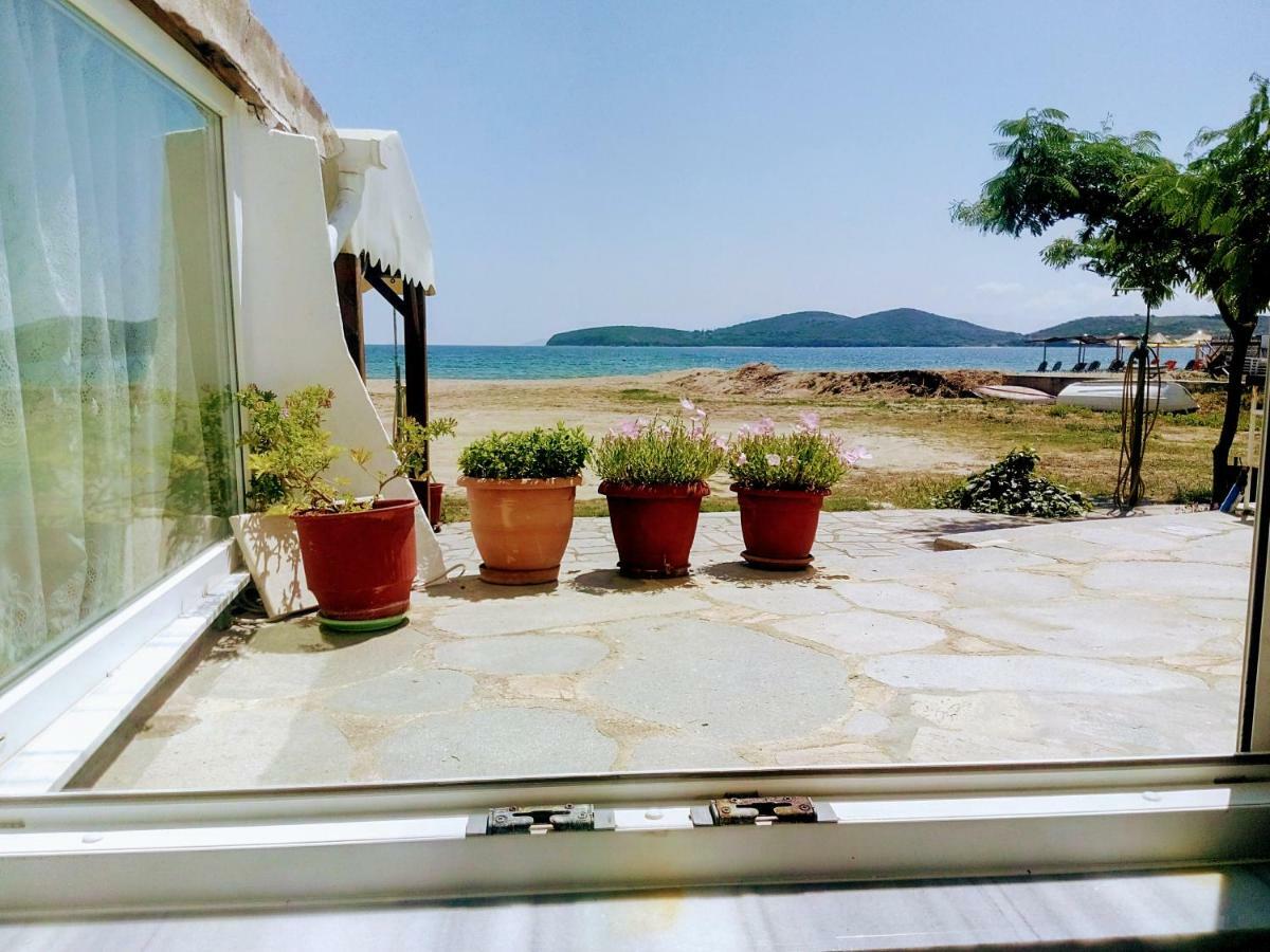 Retro Beach House เนอาเปรามอส ภายนอก รูปภาพ