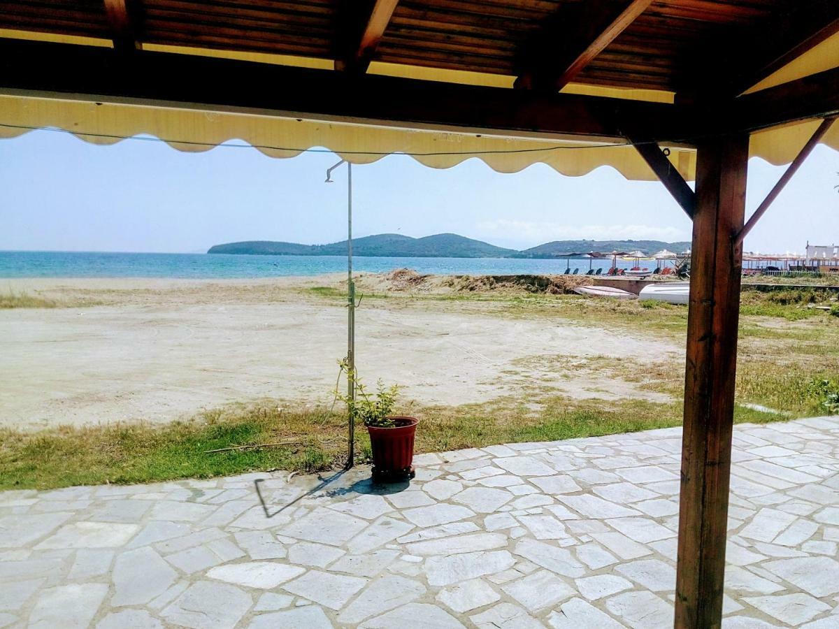 Retro Beach House เนอาเปรามอส ภายนอก รูปภาพ
