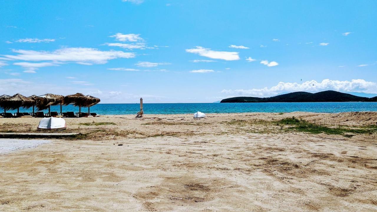 Retro Beach House เนอาเปรามอส ภายนอก รูปภาพ