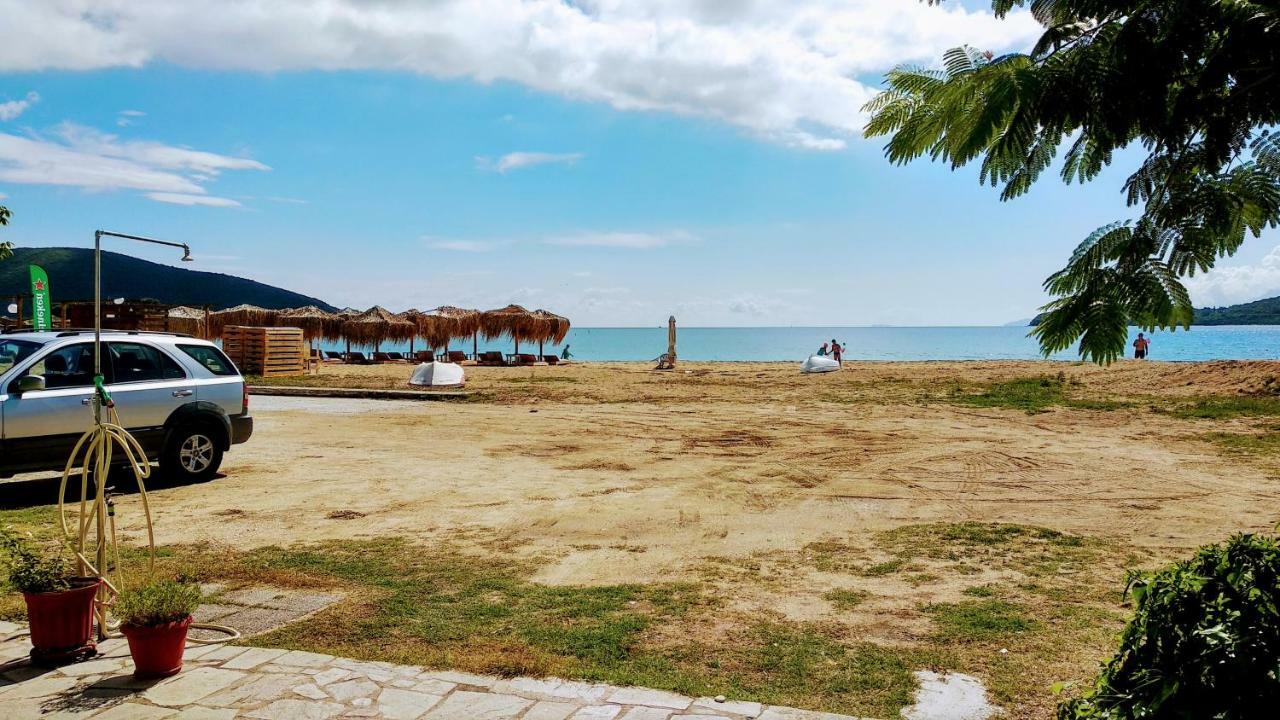 Retro Beach House เนอาเปรามอส ภายนอก รูปภาพ