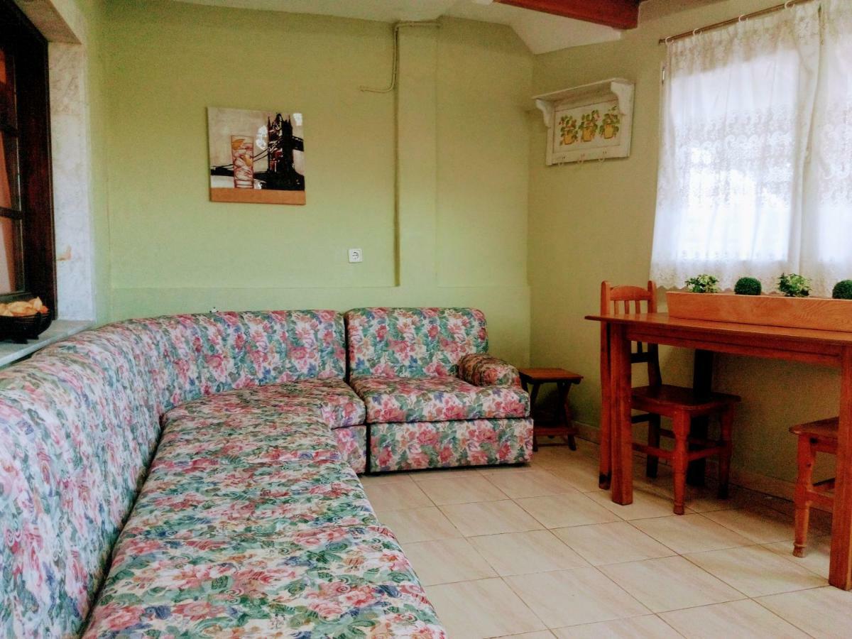 Retro Beach House เนอาเปรามอส ภายนอก รูปภาพ