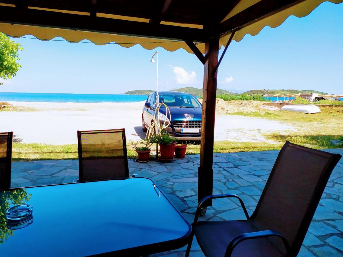 Retro Beach House เนอาเปรามอส ภายนอก รูปภาพ